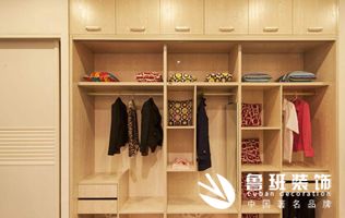 定制衣柜板材的板材里實木顆粒板、實木、密度板到底選哪種好？定制衣柜會遇到哪些貓膩？看這篇